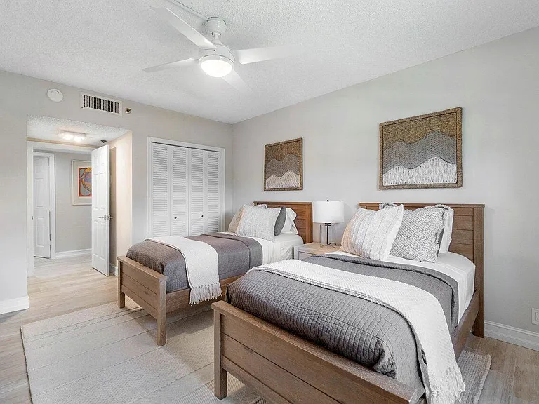 950 De Soto Rd #2B — Photo 29
