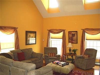 Beautiful & Bright Family room