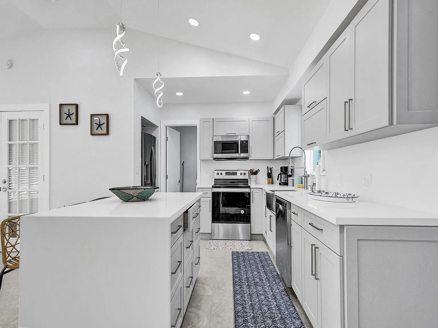 3 bed, 2.0 bath, 1515 sqft, $6,500 — Photo 3