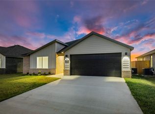 6401 NW Harley St, Bentonville, AR 72713