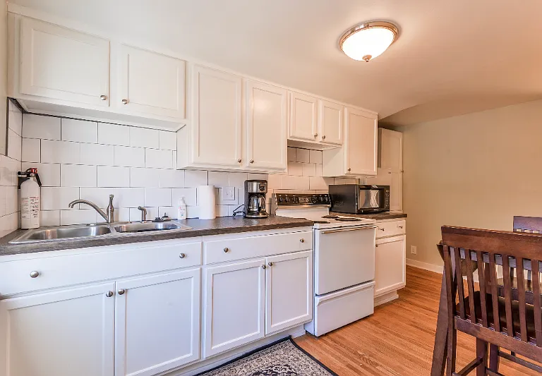 608 S College Ave #C — Photo 2