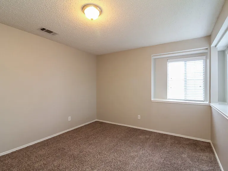 317 Pebblebrook Ln — Photo 8