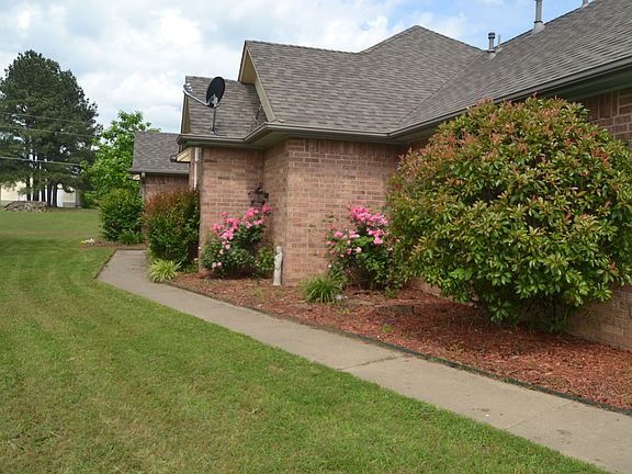 4th image of 15033 Fox Run Dr