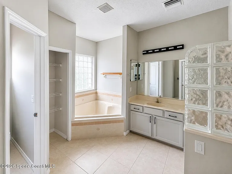 781 Glen Abbey Way — Photo 19