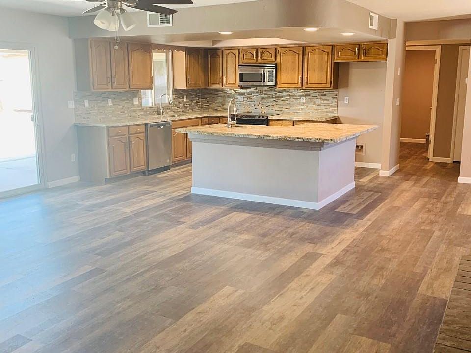 2nd image of 301 Cottonwood Dr