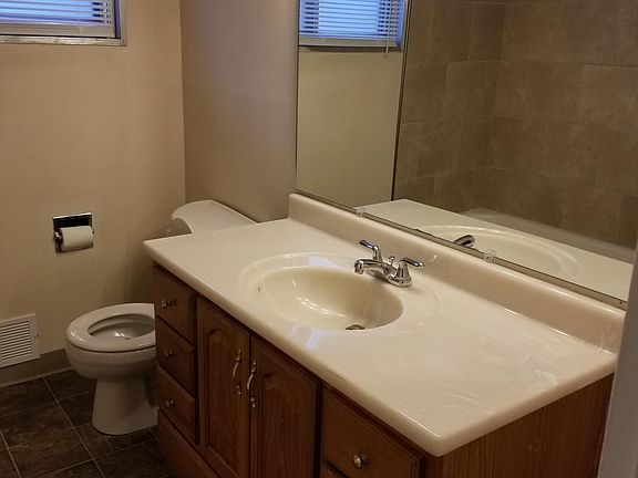 3rd image of 4884 McAllister Ave