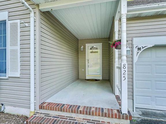 4th image of 825 Windsor St