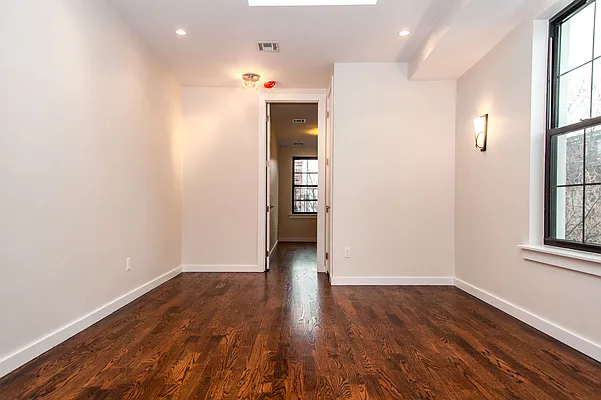 Rented by Nooklyn NYC LLC | media 128