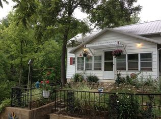 1 Magnetic Rd, Eureka springs, AR 72632