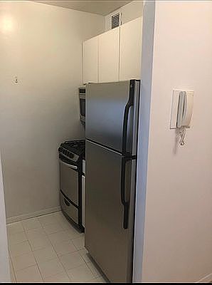 5th image of 300 E 62nd St APT 303