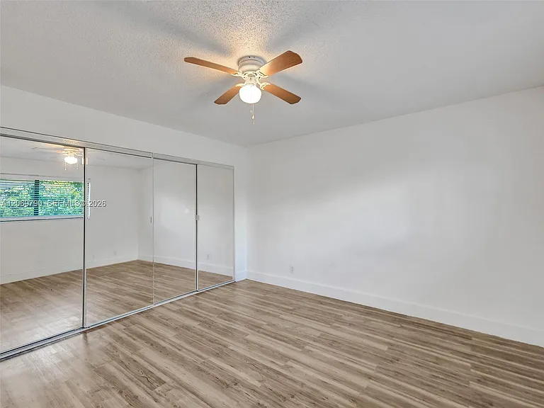 114 SE 8th St #203 — Photo 22