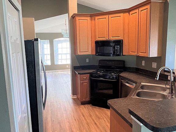 5th image of 6818 Cambridge Park Dr