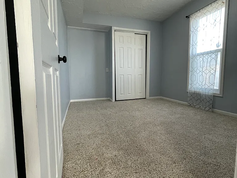 553 E Sherman Ave — Photo 8
