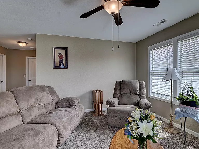 2121 Virginia Ave — Photo 7