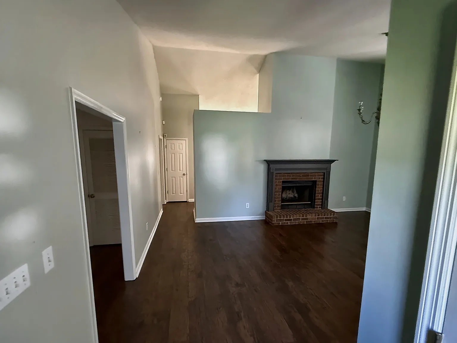 3 bed, 1468 sqft, $3,600 — Photo 2