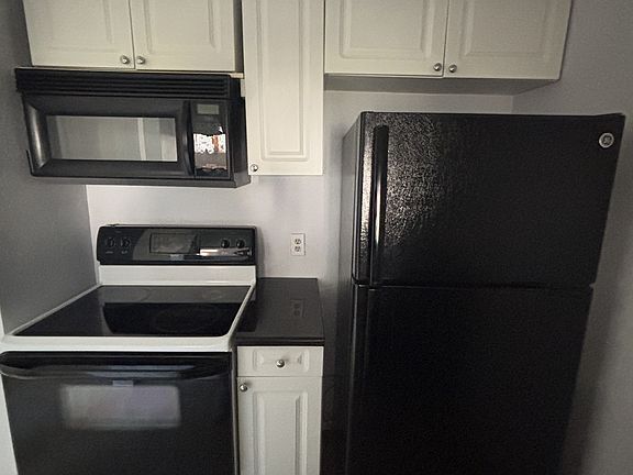 5th image of 715 W 22nd 1/2 St
