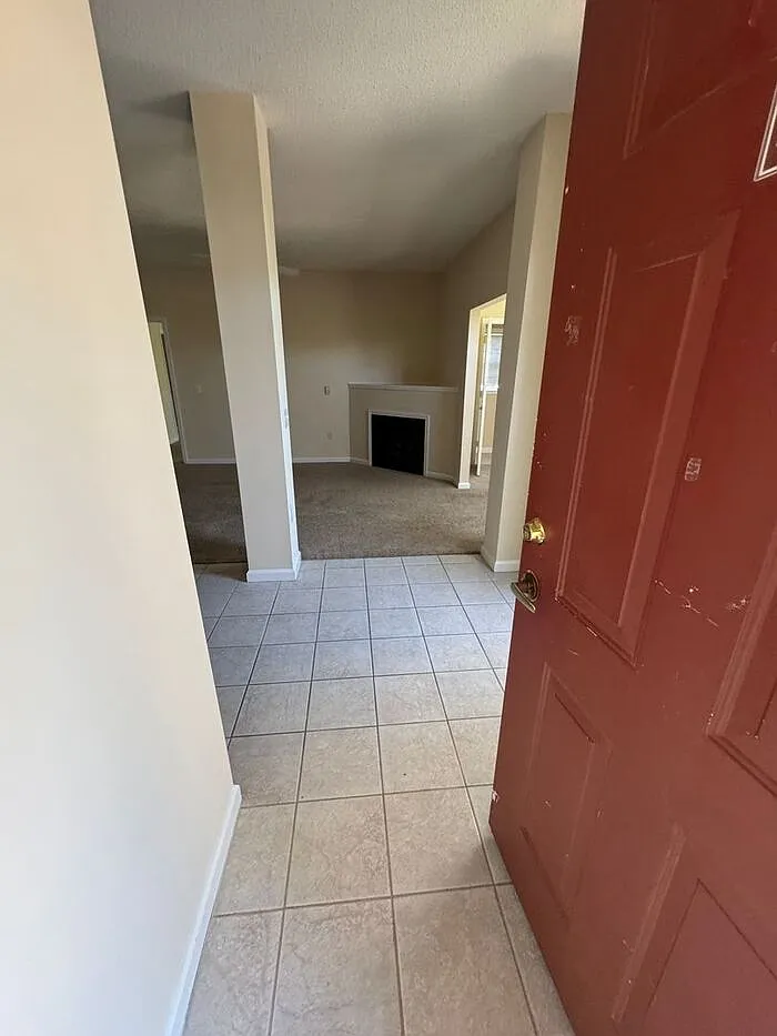 1 bed, 1.5 bath, 1003 sqft, $1,250 — Photo 2