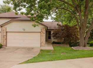 40 Harbor Bend Ct, Lake Saint Louis, MO 63367