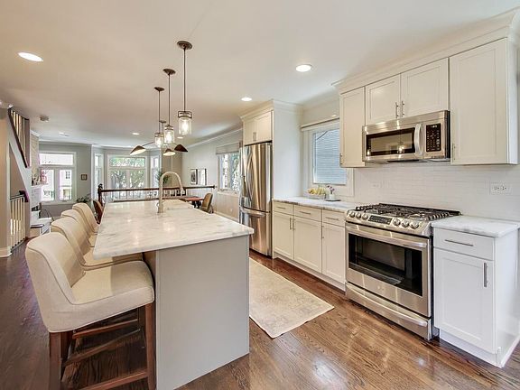 5th image of 1447 W Wrightwood Ave