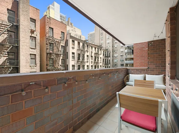 233 East 86th Street image 4 of 14