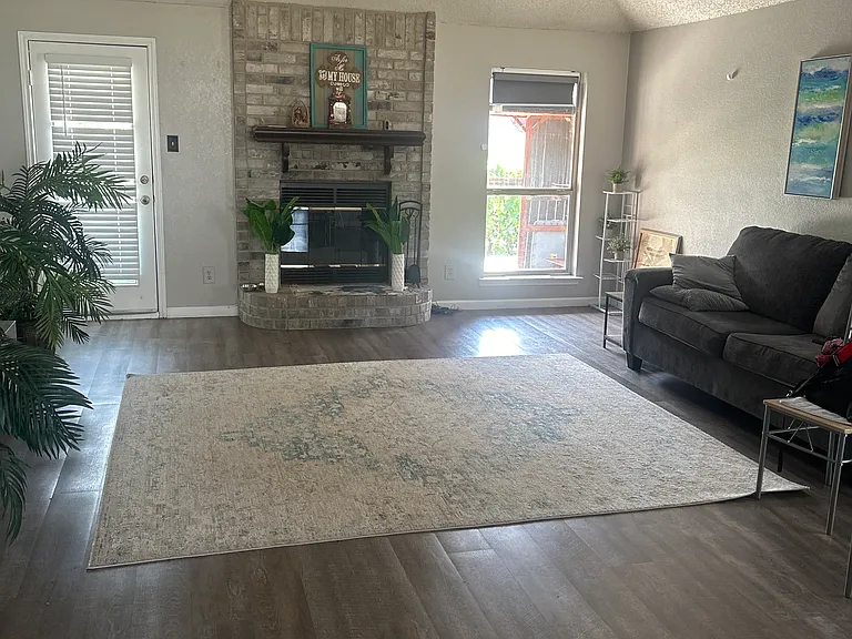 613 Deauville Dr — Photo 2
