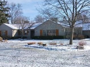 1085 Fox Chase Rd, Bloomfield Hills, MI 48301