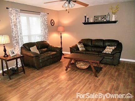 2nd image of 325 Eastmanor Cir