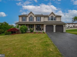 105 Kettle Ln, Douglassville, PA 19518