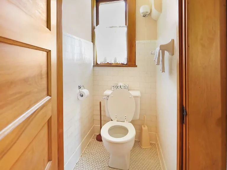1182 Woodbridge St — Photo 3
