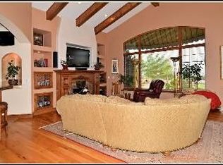 8825 Gypsy Dr NE, Albuquerque, NM 87122