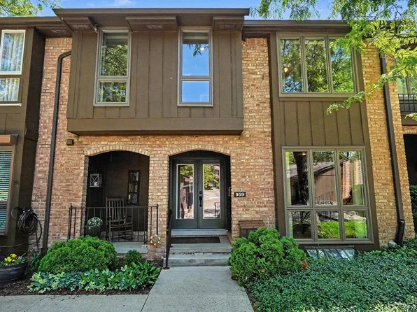 959 Greenhills Dr, Ann Arbor, MI 48105