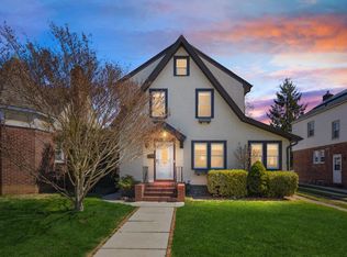 226 Kensington Rd, Lynbrook, NY 11563