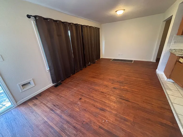 245 E Young Pl — Photo 11