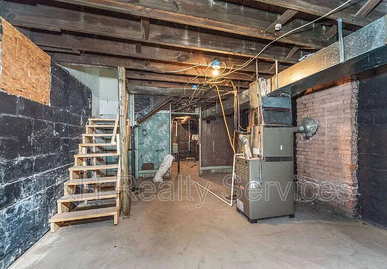 326 Jefferson Ave — Photo 36