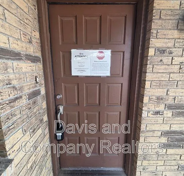 4422 Fairgate Dr — Photo 2
