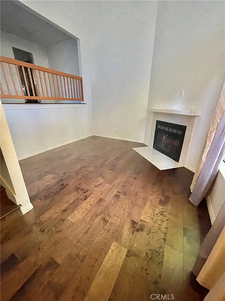 2 bed, 938 sqft, $3,300 — Photo 3
