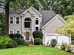 208 Cedarwood Ln, Chesapeake, VA 23322