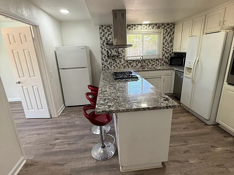 124 W Manfield St — Photo 11