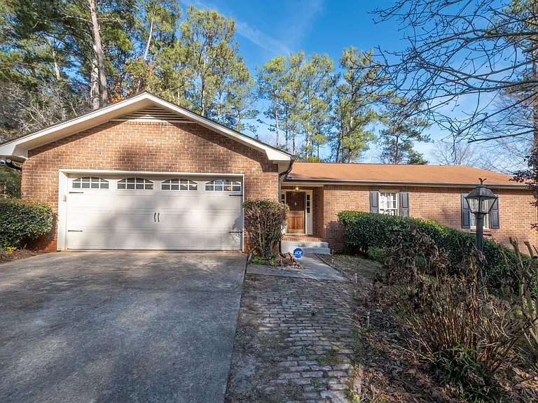 140 Nina Celeste Ln — Photo 34