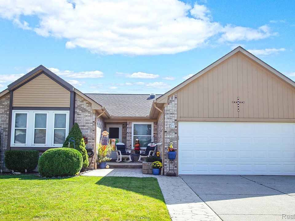 1st image of 28736 Stonehenge Dr
