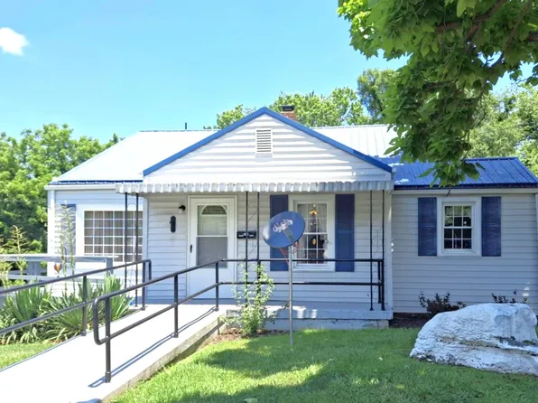 304 Sunset Dr, Pearisburg, VA 24134