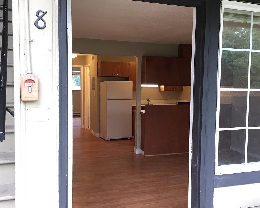 1st image of 422 N I St APT 8
