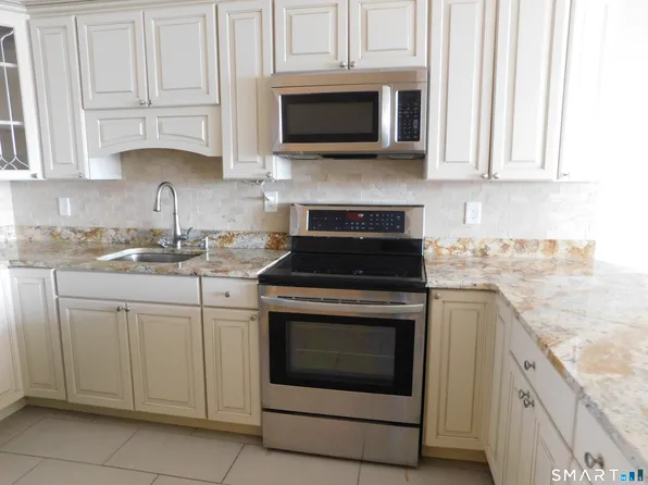 153 Bank St APT 203, New London, CT 06320