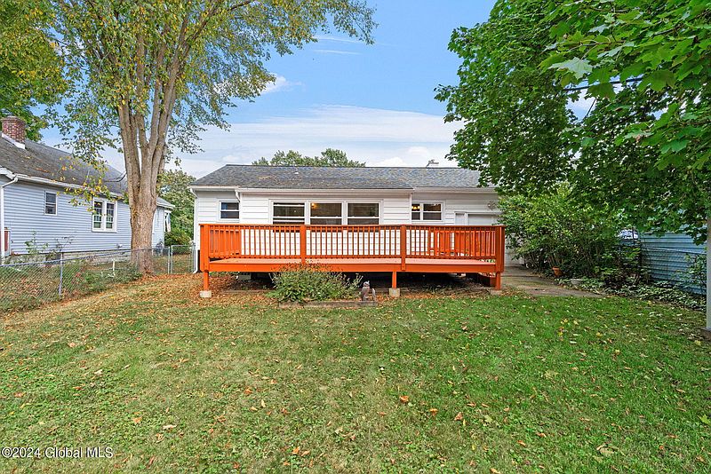 4th image of 150 Marion Avenue