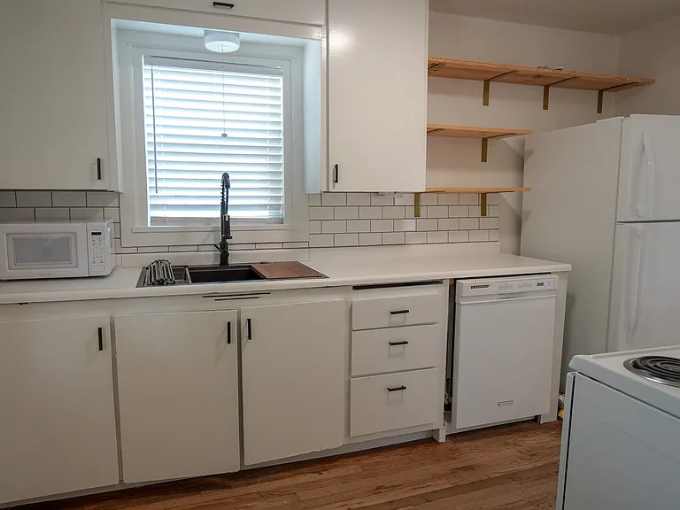 4213 W Clark St — Photo 7