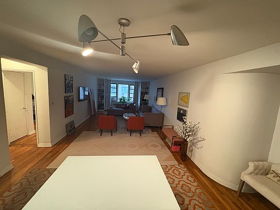 5th image of 157 E 18th St APT 5D