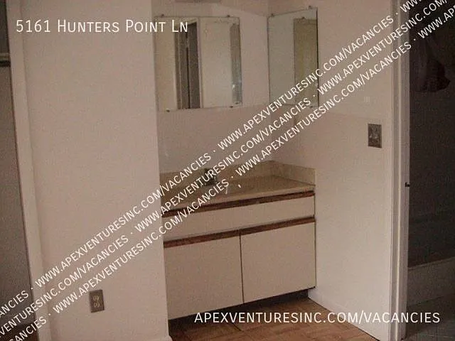 5161 Hunters Point Ln — Photo 6