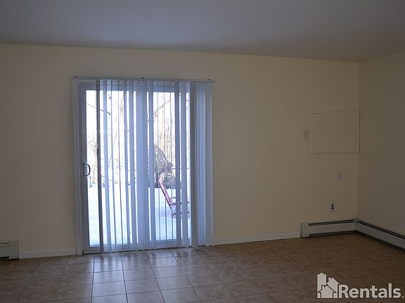 5th image of 36 Hillside Ave