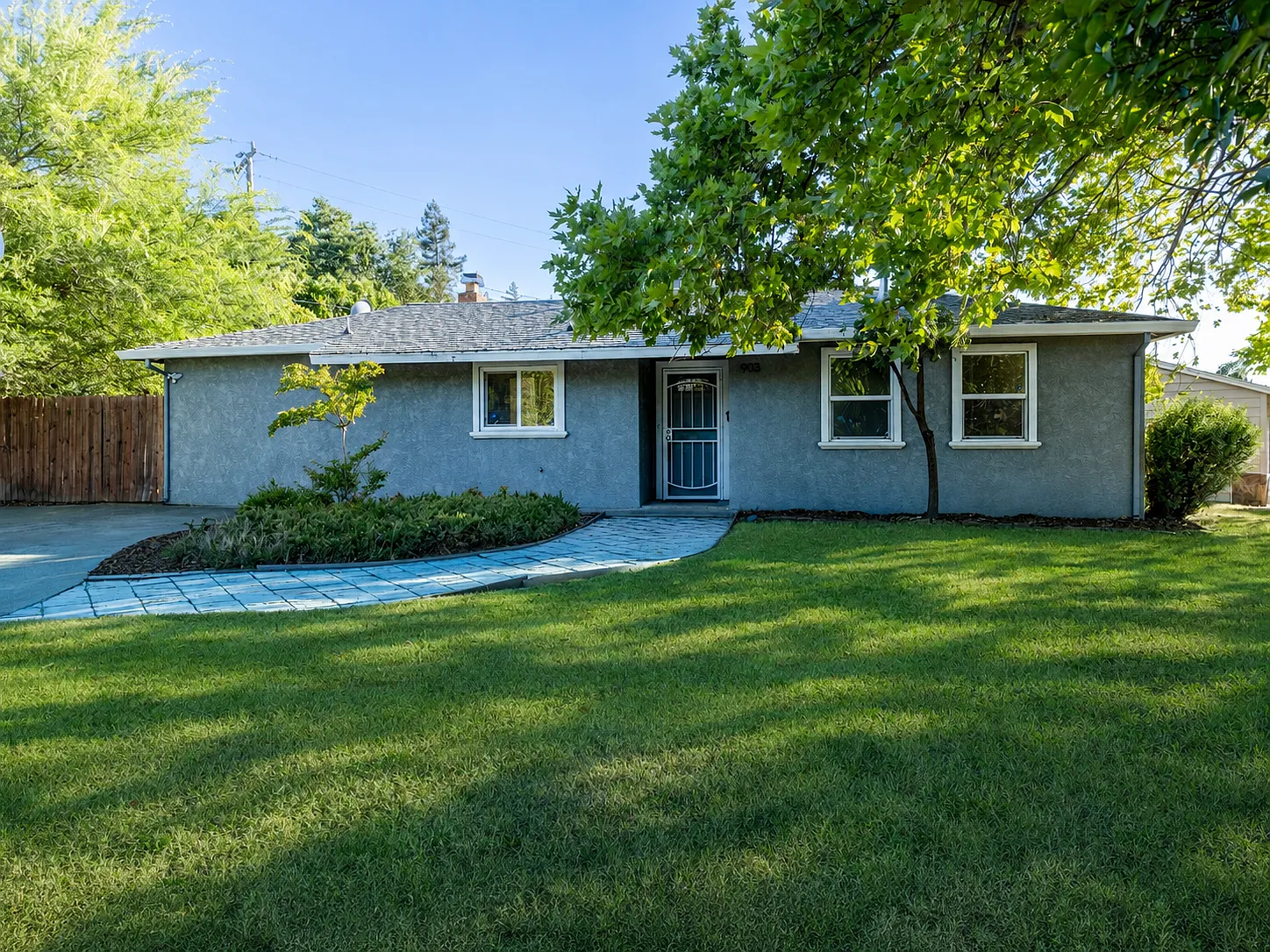 4 bed, 1290 sqft, $2,695 — Photo 2