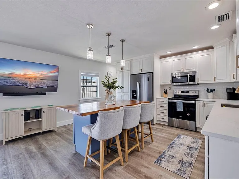 5266 Beach Dr SE #B — Photo 7